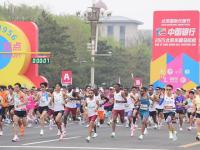 开云体育-肯尼亚队瞩目登顶，双马首战成功