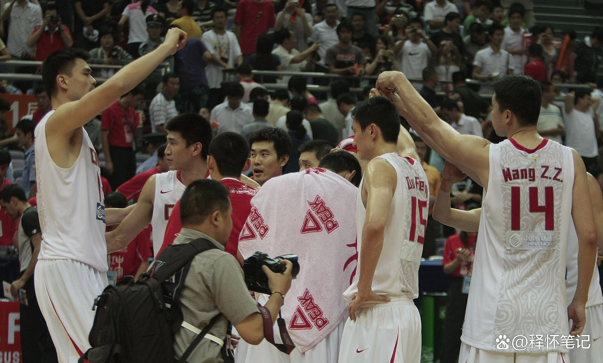 北京男篮队员表现神勇,连胜上升至第二 北京男篮队员表现神勇,连胜上升至第二