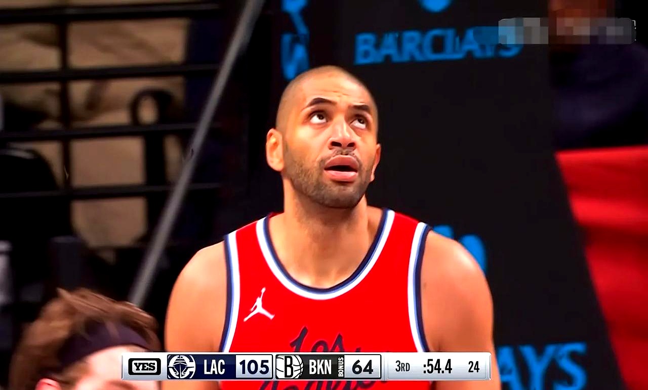 快船队客场大胜篮网,结束两连败 快船队客场大胜篮网,结束两连败