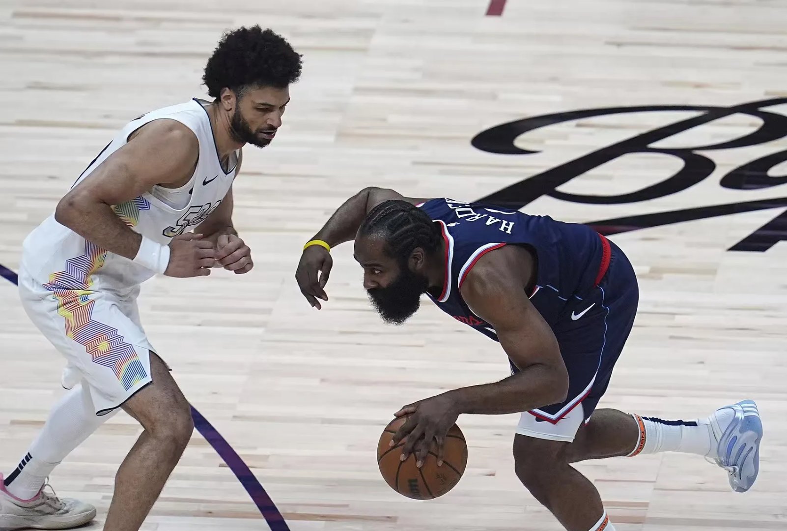 快船队客场大胜篮网,结束两连败 快船队客场大胜篮网,结束两连败