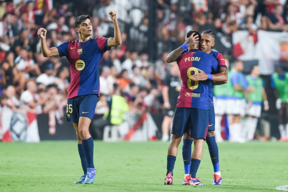 西甲比赛场上球迷热情高涨,呐喊声震耳欲聋的简单介绍 西甲比赛场上球迷热情高涨,呐喊声震耳欲聋的简单介绍