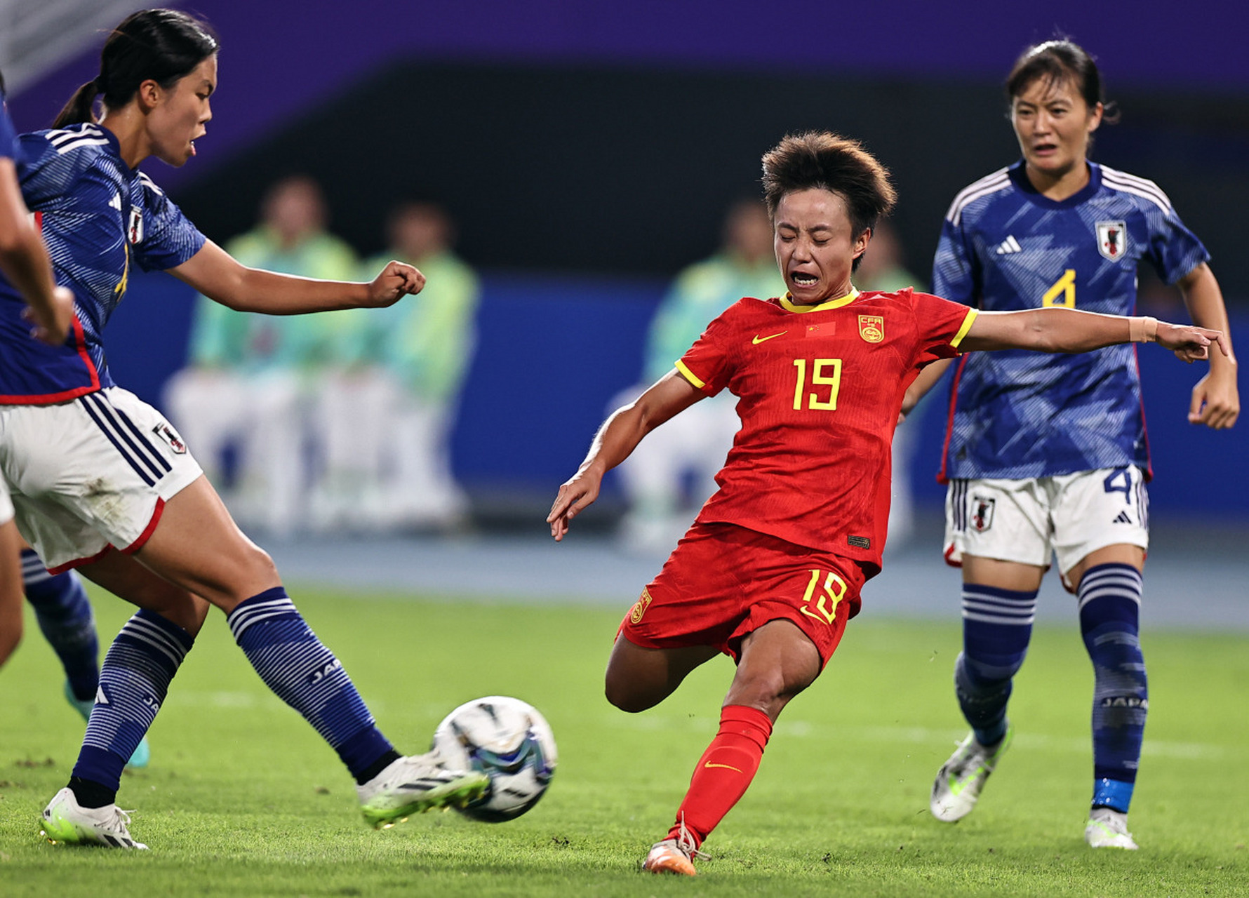 精彩比赛现场,女足运动员秀出实力 精彩比赛现场,女足运动员秀出实力