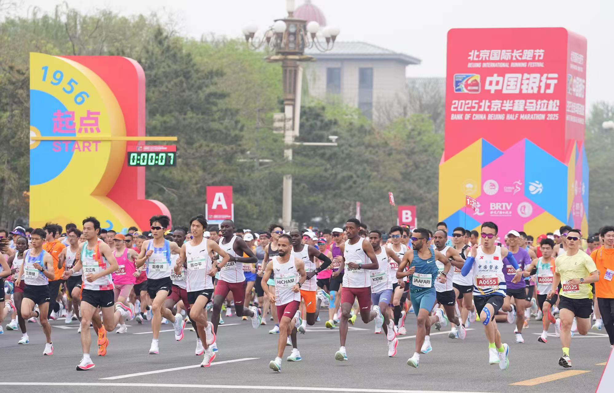 肯尼亚队瞩目登顶,双马首战成功 肯尼亚队瞩目登顶,双马首战成功