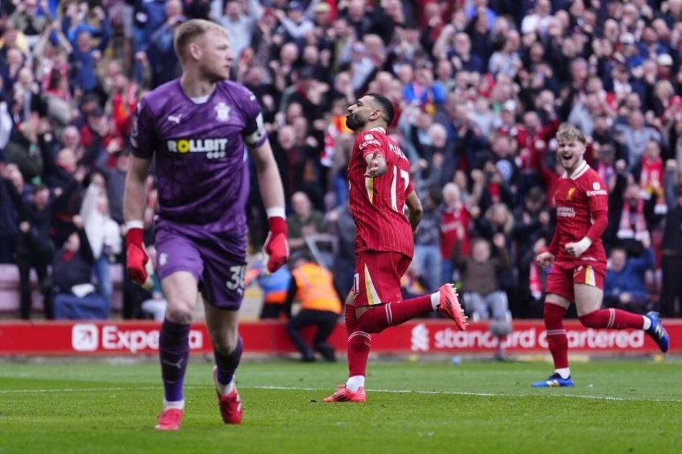 利物浦主场不胜,领跑优势不稳 利物浦主场不胜,领跑优势不稳