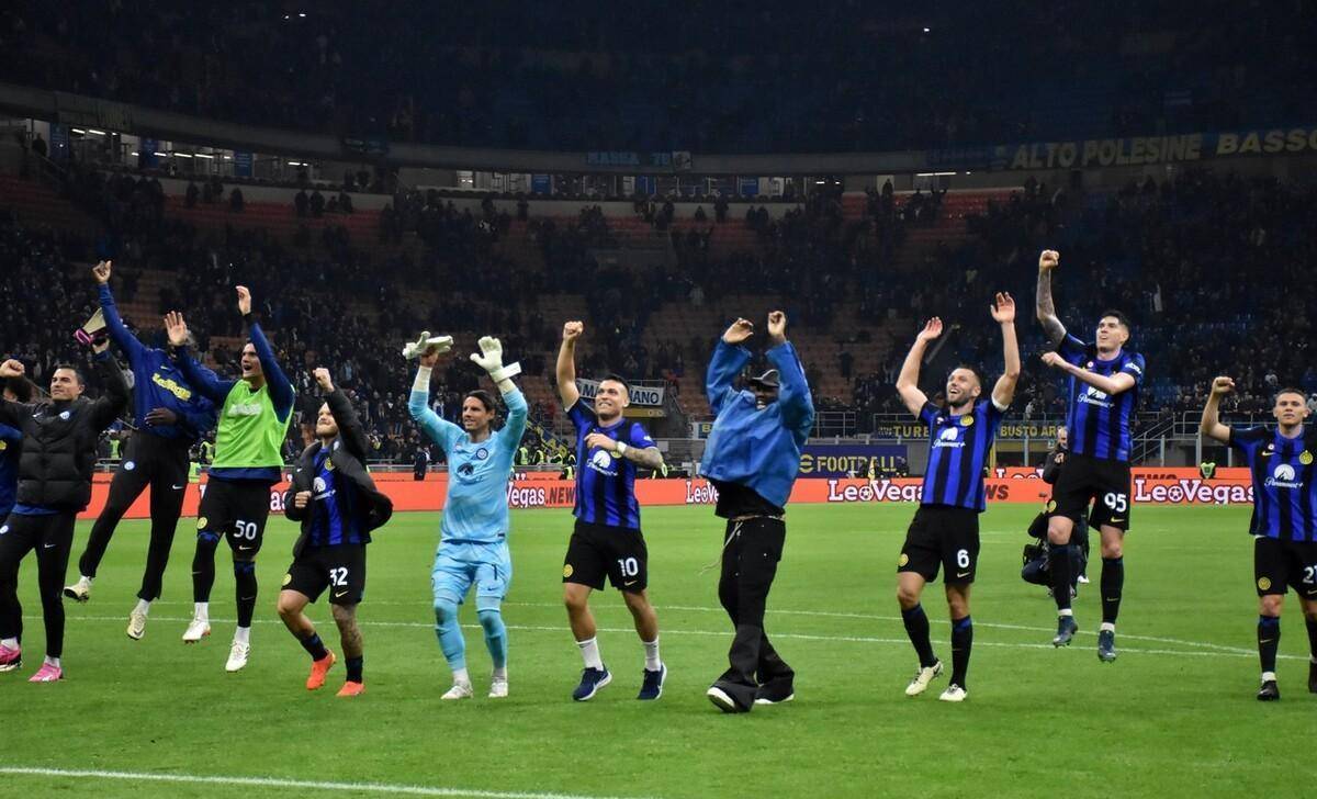 米兰竞技球员合练默契,士气高昂的简单介绍 米兰竞技球员合练默契,士气高昂的简单介绍