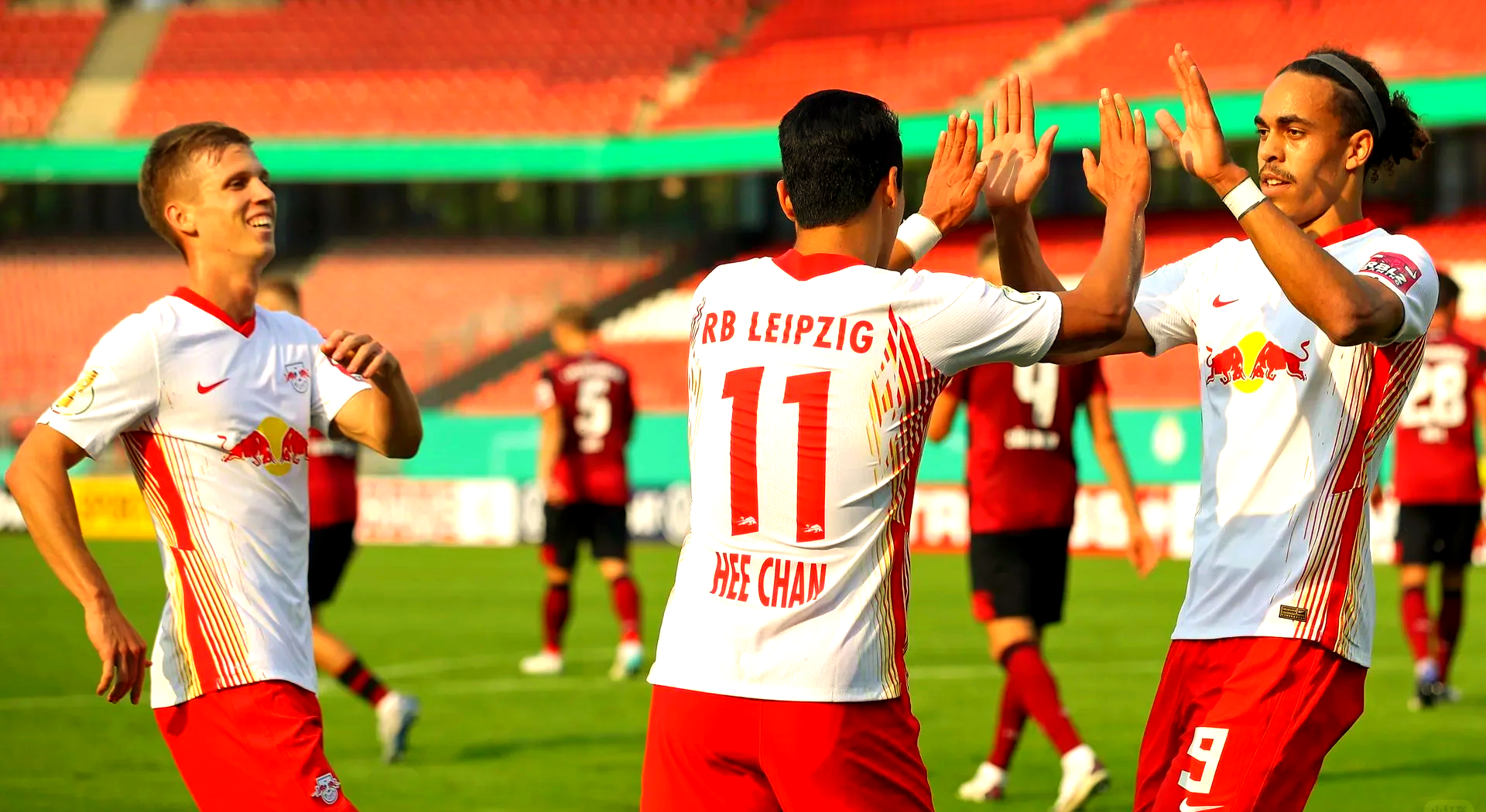 拜仁慕尼黑主场战胜RB莱比锡,夺得德甲联赛冠军 拜仁慕尼黑主场战胜RB莱比锡,夺得德甲联赛冠军