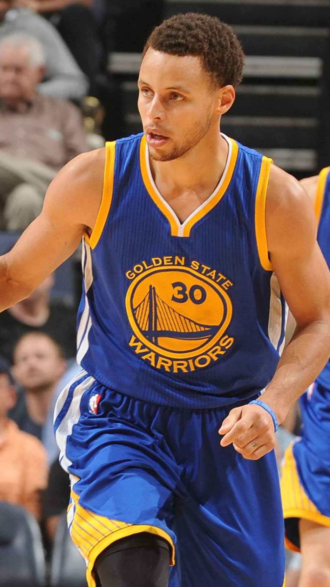 勇士遗憾负于湖人,失去主场优势 勇士遗憾负于湖人,失去主场优势