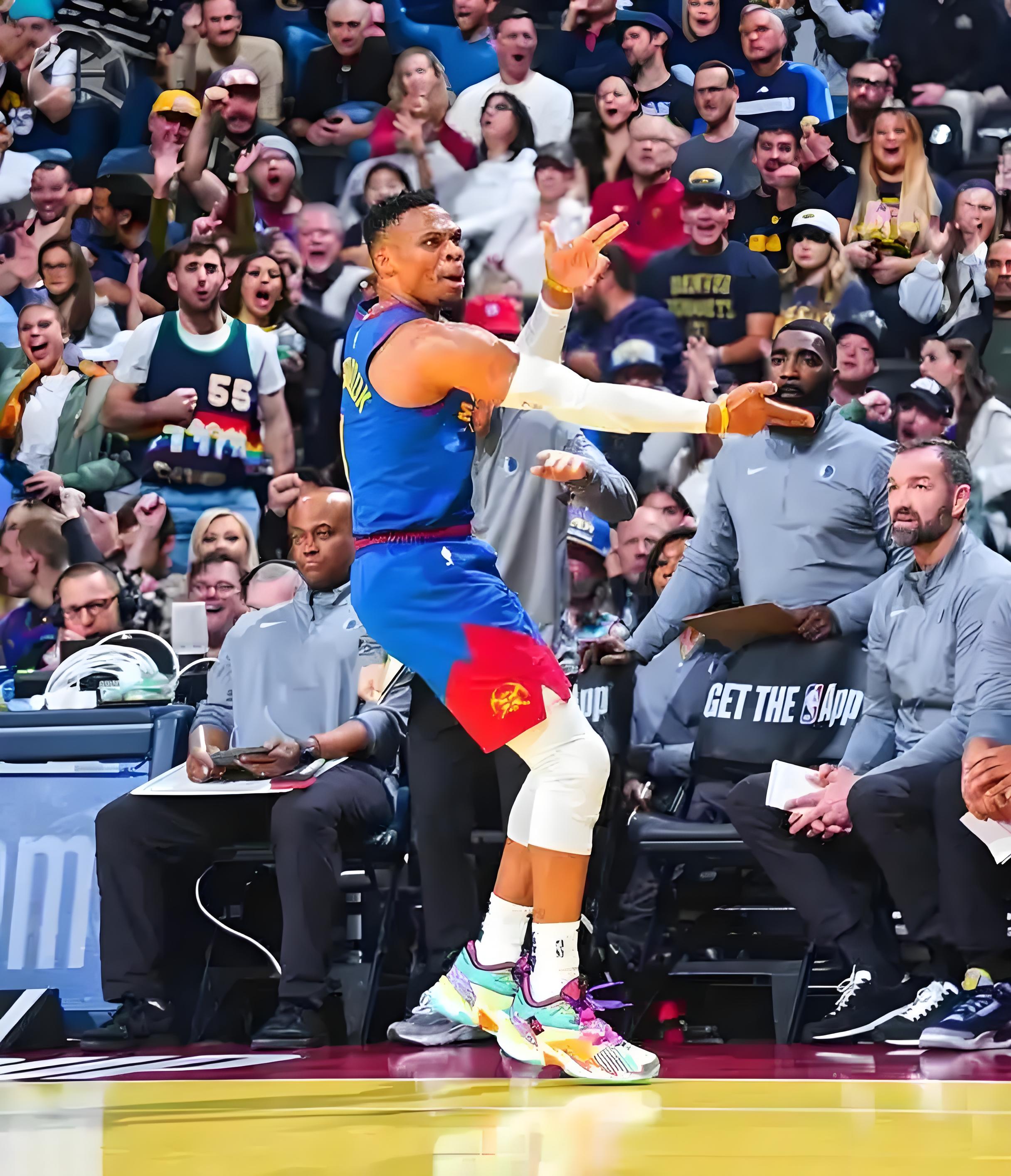 「勇士逆转热火,维格斯连续三分砍下25分」 「勇士逆转热火,维格斯连续三分砍下25分」