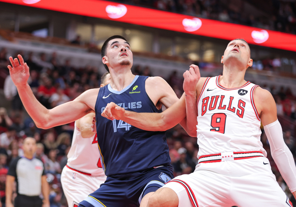 灰熊主场战胜公牛，不败守擂