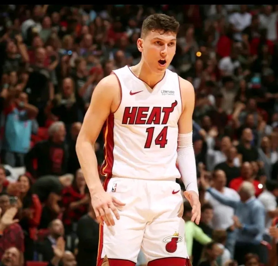 雄鹿客场战胜热火,取得两连胜 雄鹿客场战胜热火,取得两连胜