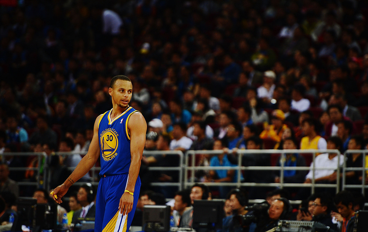 勇士客场击败爵士,库里成为得分王 勇士客场击败爵士,库里成为得分王