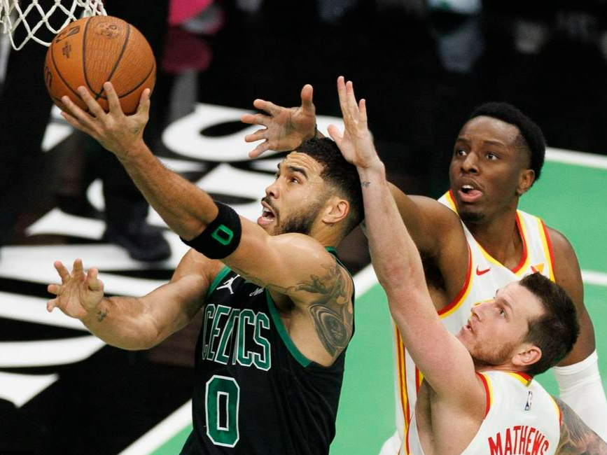 关于老鹰击败凯尔特人,特雷-杨砍下30分的信息 关于老鹰击败凯尔特人,特雷-杨砍下30分的信息